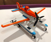Коллекция игрушечных самолетов