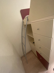Kõrge voodi riiulitega (2 foto / 4)
