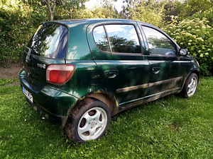Toyota yaris 1999a (3 foto / 5)