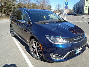 Chrysler Pacifica Limited, 2016