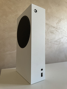 Konsool Xbox Series S (1 foto / 2)