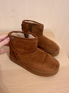 Zara UGG saapad (1 foto / 4)