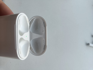 Продам Apple Airpod в оригинальной упаковке (3 фото из 8)