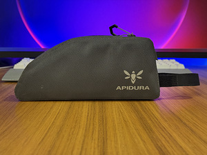 Apidura Expedition Bolt-On Top Tube Pack 1L (1 foto / 3)