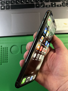 Продам iPhone 11 Pro Max (4 фото из 8)