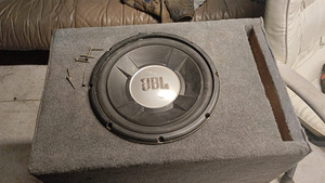 Subwoofer jbl (1 foto / 1)