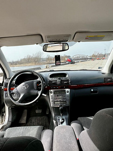 Toyota Avensis 1.8 VVTI Automaat (7 foto / 9)