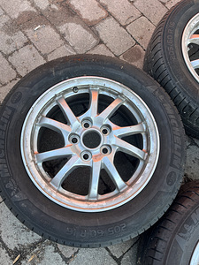 Литые диски Toyota R16 с шинами и датчиками (2 фото из 6)