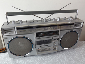 Vanakooli kassettraadio Sanyo M-X720K  			