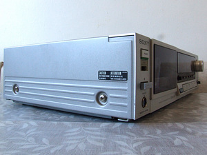 Vanakooli kolmepealine kassettdekk Sony TC-K555 (3 foto / 10)