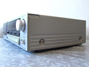 Vanakooli kolmepealine kassettdekk Sony TC-K555 (4 foto / 10)