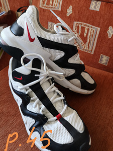 Nike (3 foto / 5)