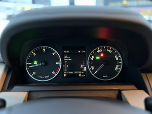 Land Rover Discovery 4 HSE (9 foto / 14)
