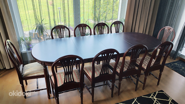 Великолепный раздвижной обеденный стол и 10 стульев (фото #3)