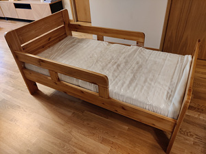 Lastevoodi + madrats, 150x80, voodi madratsiga täispuidust (1 foto / 3)