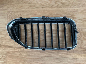 ОРИГИНАЛЬНЫЕ ХРОМИРОВАННЫЕ ПЕРЕДНИЕ РЕШЁТКИ BMW 5 СЕРИИ G30, G31 (2 фото из 5)