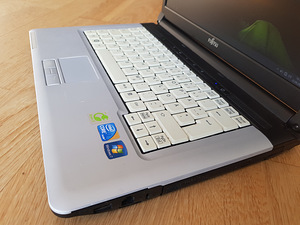 Fujitsu LifeBook S710 - i3/4GB/250GB/W10 (3 foto / 7)