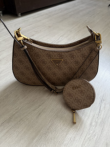 Сумка Guess (3 фото из 3)