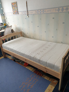 Puidust voodid madratsitega (2 foto / 2)