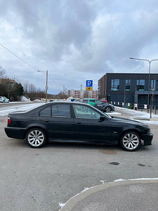 BMW 528i manuaal (4 foto / 5)