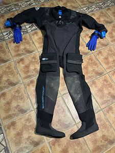 Model: D1X Fabric Drysuits.