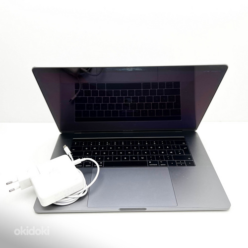 15-дюймовый ноутбук Apple MacBook Pro (фото #1)