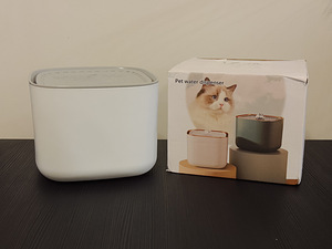 Pet water dispenser (1 foto / 2)