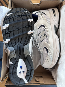 New balance 530, white and blue shoes (2 foto / 5)