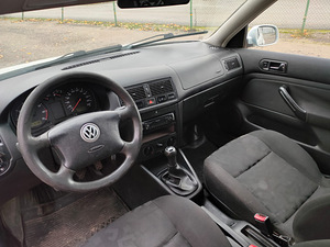 Volkswagen Golf (8 foto / 9)