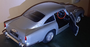 Aston Martin DB5 1:18 (7 foto / 8)