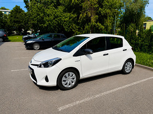 Toyota Yaris Hybrid (2 фото из 7)