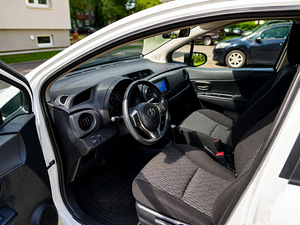 Toyota Yaris Hybrid (5 фото из 7)