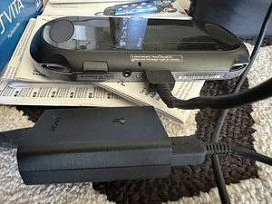 PS Vita Like New (4 foto / 8)
