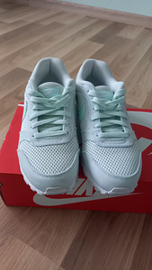 Кроссовки Nike s.37,5 (2 фото из 3)
