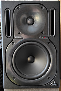 Stuudio monitor BEHRINGER TRUTH B2030A (3 foto / 3)