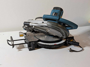 Tükeldussaag - nurgasaag Makita MLS100 1500W (2 foto / 2)
