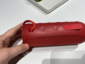 Беспроводная колонка JBL (4 фото из 4)