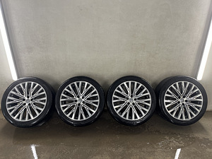 Veljed AUDI A8 D5 R20 (1 foto / 10)