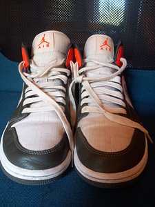 Nike air jordan 1 mid (1 foto / 4)