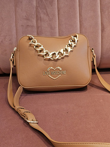 Love Moschino kott (1 foto / 4)