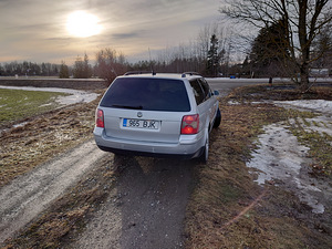 Volkswagen Passat (4 foto / 5)
