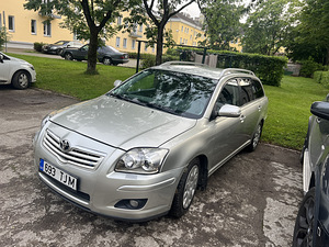 AutorentToyota Avensis (2 фото из 6)