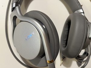 SONY MDR-1AM2 Premium Hi-Res Headphones (hall) (9 foto / 9)