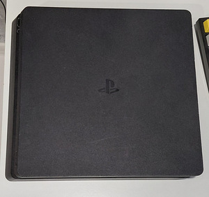 PlayStation 4 slim (1 foto / 2)