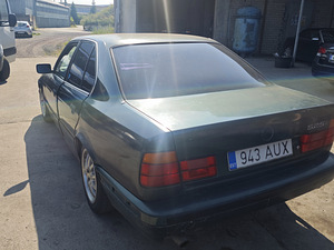 BMW e34 на запчасти (5 фото из 6)