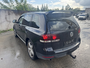 VW Touareg (5 foto / 8)