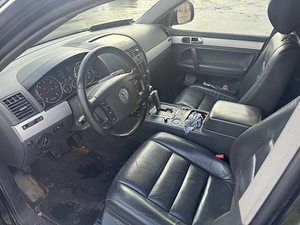 VW Touareg (6 foto / 8)