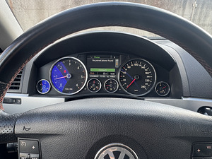 VW Touareg (7 foto / 8)