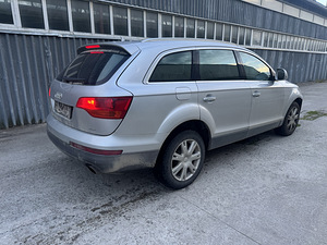 Audi Q7 varuosadeks (5 foto / 8)