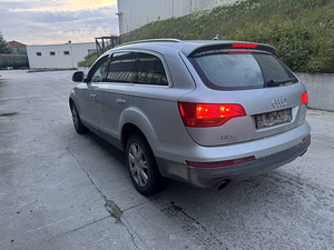 Audi Q7 varuosadeks (6 foto / 8)